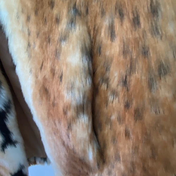 Curations Sleeveless Faux Fur Vest/Coat - Picture 8 of 14